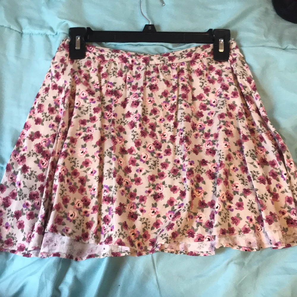 Wet seal skirt